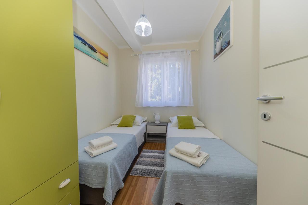 Maryann Apartment Kastela Bagian luar foto